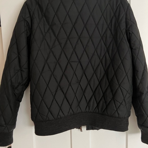 H & M women’s quilted bomber jacket - Picture 2 of 3